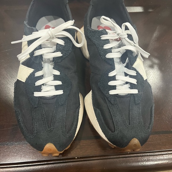 New Balance 327 Black and White Athletic Shoes - Picture 7 of 11